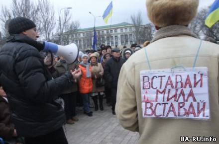 На донецком Майдане продолжаются столкновения между оппозиционерами и антимайдановцами
