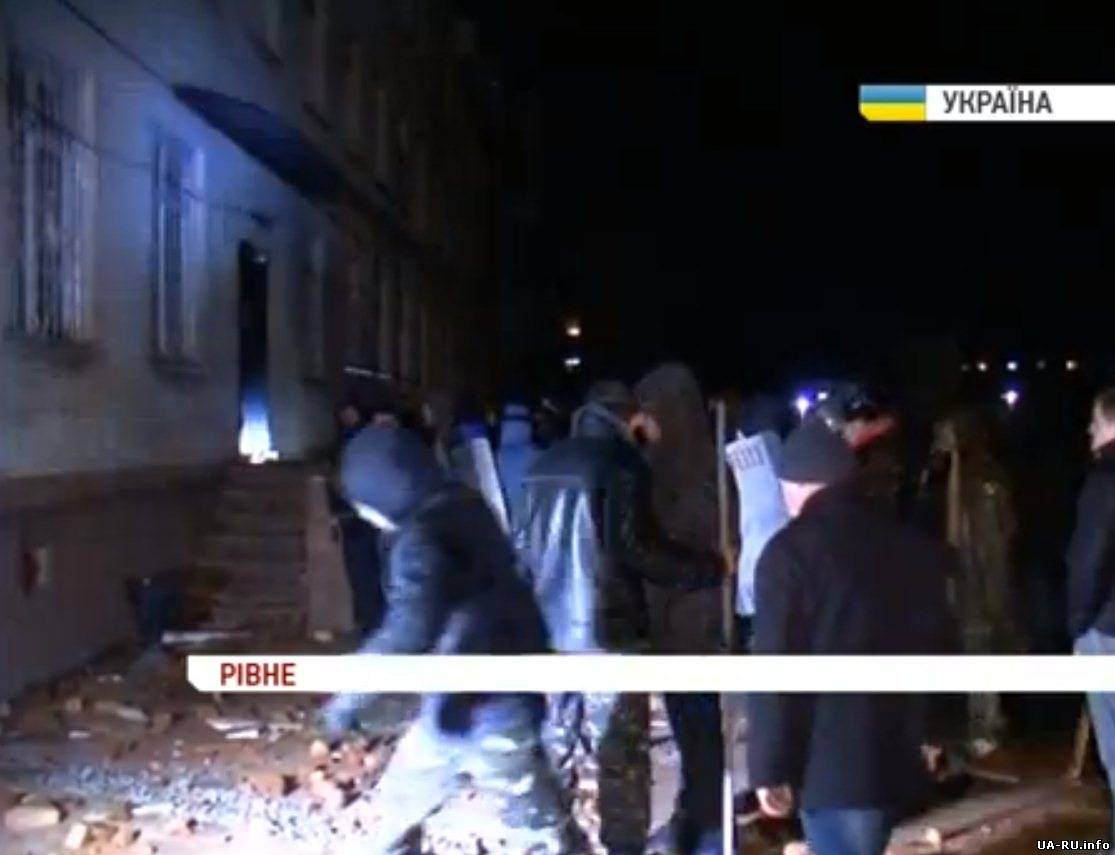 В Ровно активисты захватили базу "Беркута"