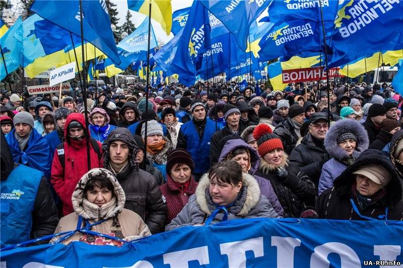 Антимайдановцы требуют денег за последний митинг и "штурмуют" офис ПР