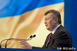 Янукович наградил крымский "Беркут" по случаю Дня милиции