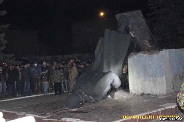 Итого минус 32 Ленина в Украине за 21 февраля