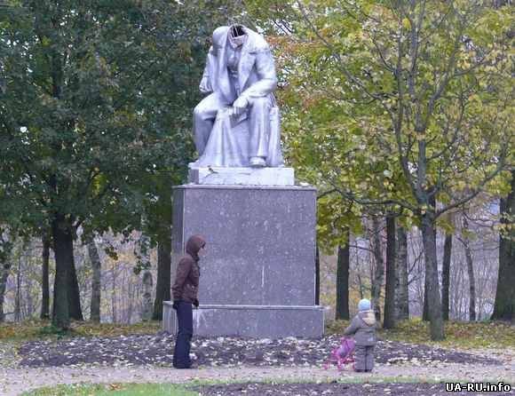 7 памятник Ленина за два месяца почил в суе
