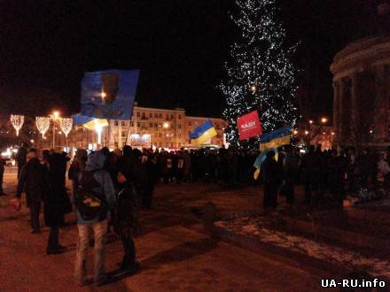 На донецкий Евромайдан пришли провокаторы с плакатами о журналистах - видео