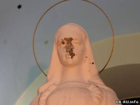 Вандалы повредили статую Богоматери возле храма УГКЦ в Тернополе