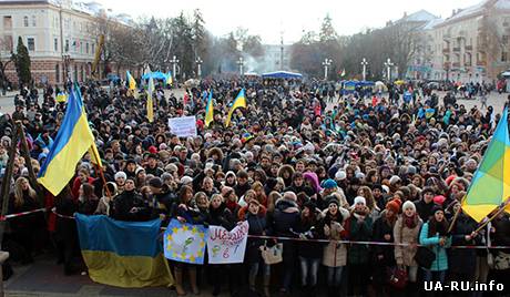 Тернопольский облсовет тоже "выгнал" администрацию Януковича