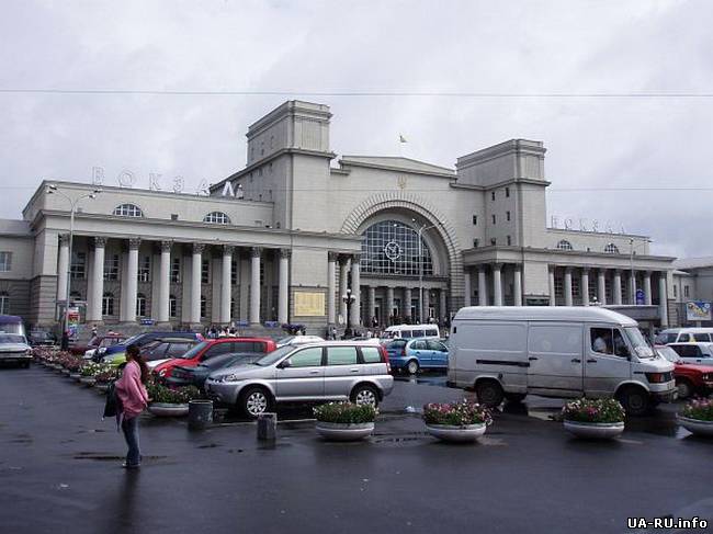 Освобожденного евромайдановца на вокзале Днепропетровска караулили титушки - нардеп