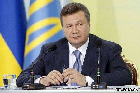 Янукович записал новогоднее поздравление из храма
