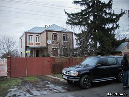 Дом Чорновил охраняют активисты Евромайдана