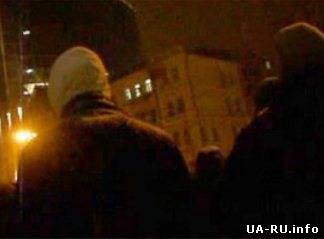 В Киеве неизвестные с битами бьют авто в Соломенском районе