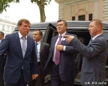 Рядом с Януковичем запретили использовать мобильные телефоны