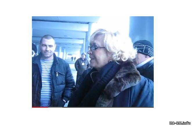Кужель в аэропорту Донецка встречали криками "Домой"