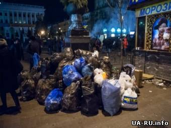 После празднования нового года с Евромайдана вывезли 140 тонн мусора - комендант