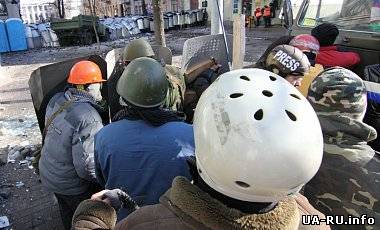 На Липской "Беркут" и титушки бьют участников Майдана