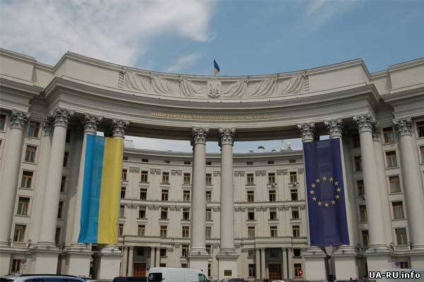 МИД требует от иностранцев не вмешиваться в дела Украины