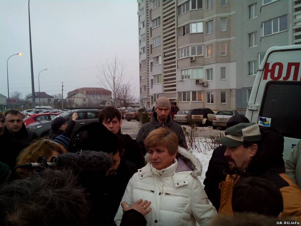 Активисты автомайдана приехали поддержать семью Дмитрия Юрченко