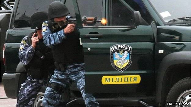 В Черновцах банкир будет платить беркутовцам, которые сдадут оружие