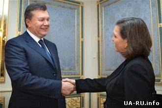 Янукович заверил В.Нуланд, что готов продолжить диалог с оппозицией