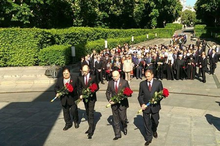 День победы: В Киеве, Одессе, Николаеве и Львове спокойно, в Мариуполе и Донецке стреляют