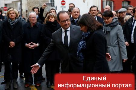 Олланд открыл мемориальную доску жертвам атаки на Charlie Hebdo