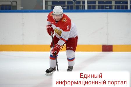Сочельник и хоккей Путина: фото дня