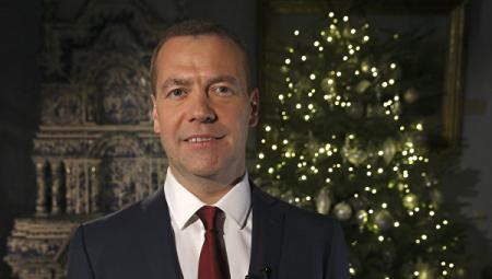 Медведев поблагодарил Паулса за его вклад в развитие эстрады