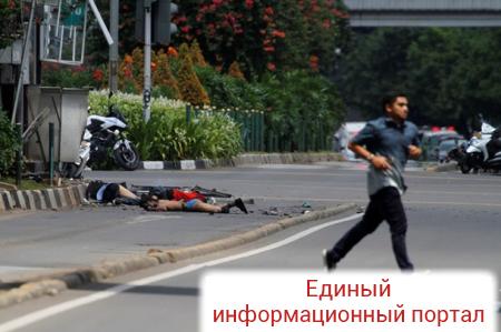 Теракт в Джакарте и вертеп от Порошенко: фото дня