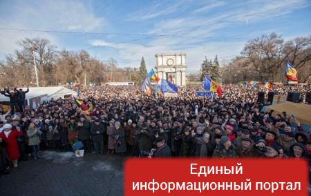 В Кишиневе собрались многотысячные митинги против премьера