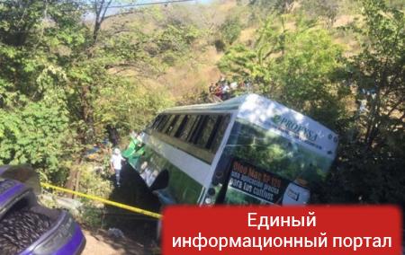 В Никарагуа более 50 человек пострадали в ДТП с автобусом