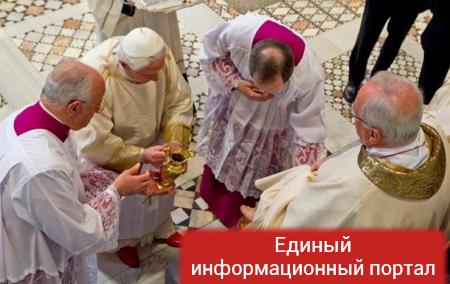 Папа Франциск допустил женщин к обряду омовения ног
