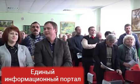 Радикалы избили депутатов в Чугуеве и заставили петь гимн Украины
