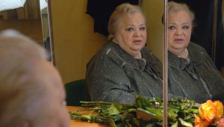 Актеры назвали Крачковскую своей "сценической мамой" и "бабушкой"