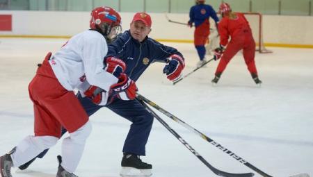 Чеканов: запрет на вратарей-легионеров помог расти молодым хоккеисткам