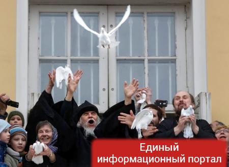 ОБСЕ на свадьбе сепаратистов: фото дня