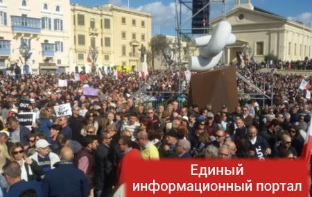 Офшорный скандал: На Мальте митингуют за отставку премьера