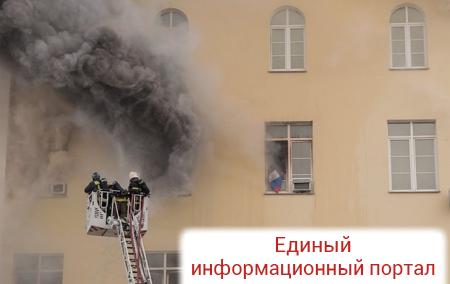 Пожар в здании Минобороны РФ усилился