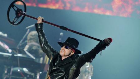 Солист Guns N' Roses Эксл Роуз стал новым фронтменом AC/DC