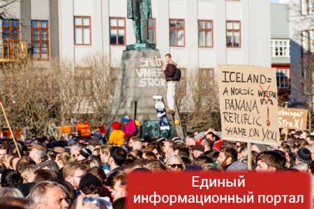 В Исландии прошла акция за отставку правительства