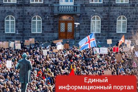 В Исландии прошла акция за отставку правительства