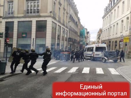 В Париже протестующих разгоняли слезоточивым газом