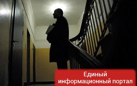 В России коллекторы замуровали квартиру должницы