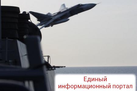 Военные США показали видео с Су-24 над эсминцем