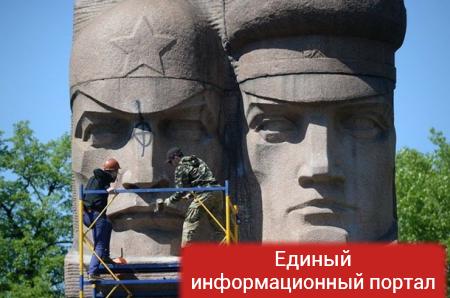 Запуск Союза и снос Чекистов в Киеве: фото дня
