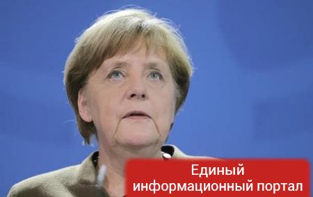 К приемной Меркель подкинули голову свиньи