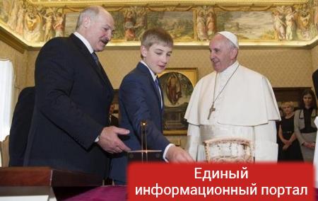 Лукашенко пригласил папу римского в Беларусь