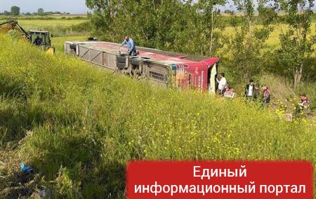 В Турции перевернулся автобус с туристами: пять жертв