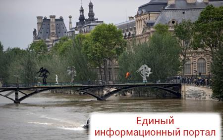 Париж потратит миллионы евро на помощь пострадавшим от наводнения