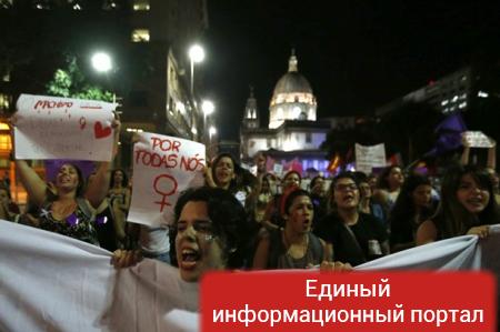 В Бразилии тысячи женщин устроили акцию протеста против изнасилований