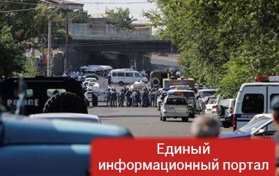 События в Ереване: один человек погиб, штурма нет