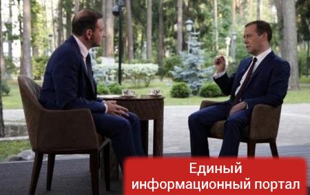Туфли Медведева рассорили рунет