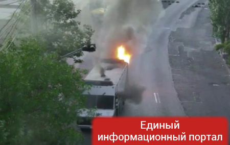 В Ереване сожгли еще один автомобиль полиции
